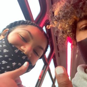 Meet your Posher, Akili